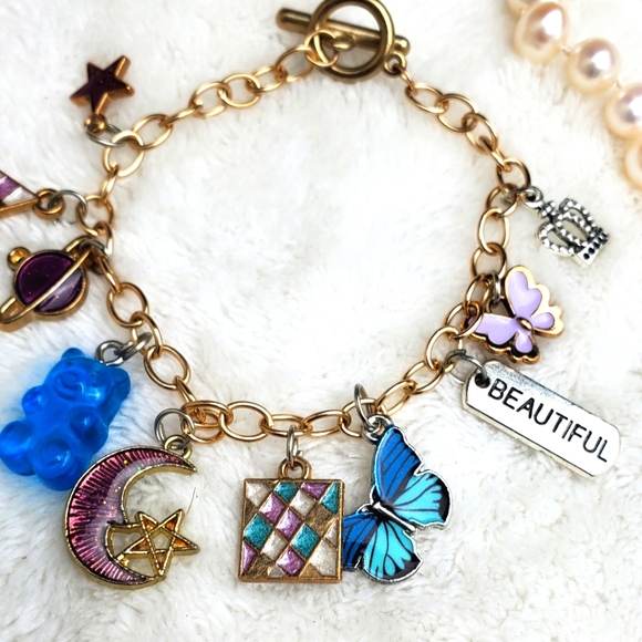 π5/$25 Butterfly Charm Bracelet - Picture 2 of 4